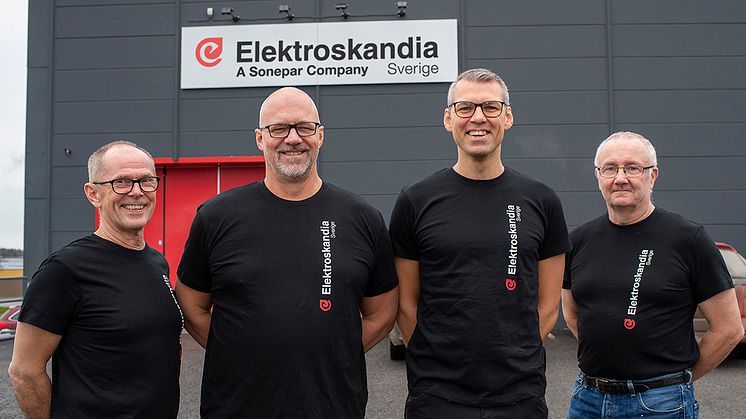Blivande kollegor. Från vänster, Jan Lidgren Butiksansvarig Elektroskandia, Håkan Lundmark och Andreas Björk båda grundare av Eluttaget samt Michael Burvall Utesäljare Elektroskandia.