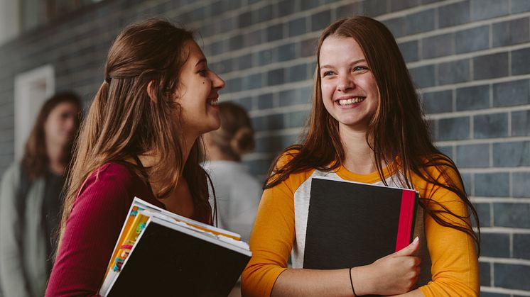 Lärarstudenter ska lära sig använda och värdera läromedel, genom ett nytt examensmål.