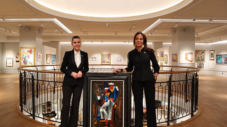 "Sailors" sold for €406,900 by artist GAN flanked by Victoria Svederberg, head of the art department and Li Pamp, Chief Executive Officer Stockholms Auktionsverk