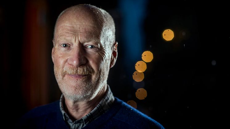 Jan Garnert är årets mottagare av Stora Förtjänstpriset. Garnert är etnolog, teknikhistoriker och Sveriges främsta expert på ljusets och belysningens kulturhistoria.