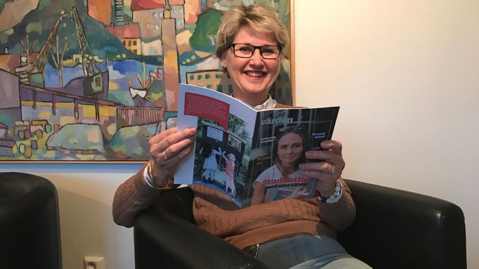 Över 80 procent av enkätdeltagarna uppgav att de brukar läsa eller bläddra i tidningen.  Huges vd Karin Strömberg Ekström läser den såklart också.