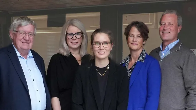 Foto av fem forskere