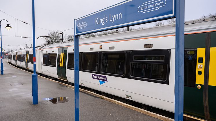 A preview 8-carriage train at King's Lynn 11 Dec 2020