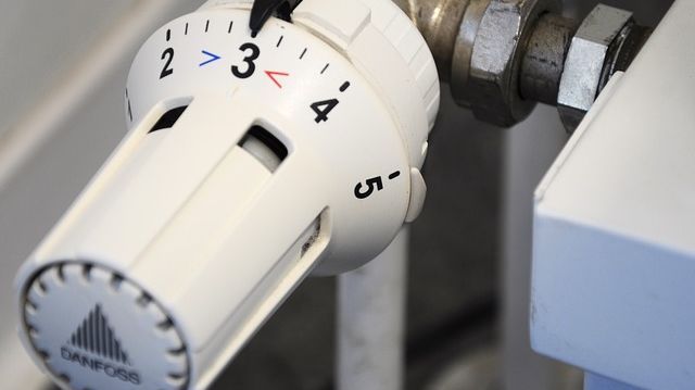 ​3 Tipps der Verbraucherzentrale Baden-Württemberg und der KlimaschutzAgentur im Landkreis Reutlingen zum Start in die Heizsaison.