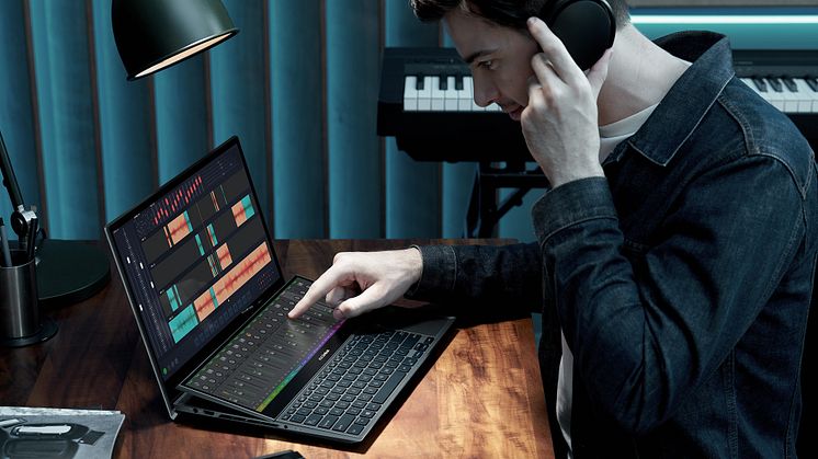 ZenBook Pro Duo 15 OLED_UX582_Scenario photo_05.jpg