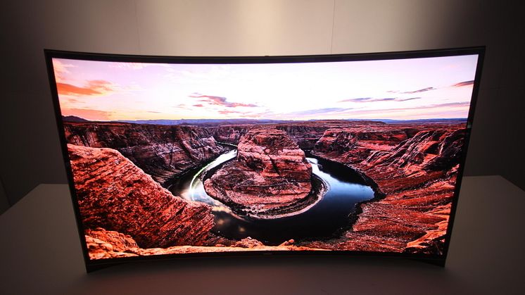 Böjd oled tv