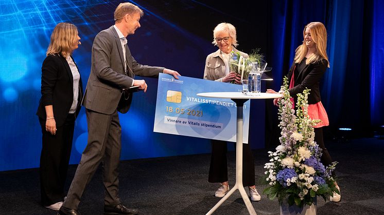 Vitalis stipendium delas ut till förra årets vinnare - Anne-Lie Gustafsson, processledare i Försäkringsmedicin i Region Kalmar.