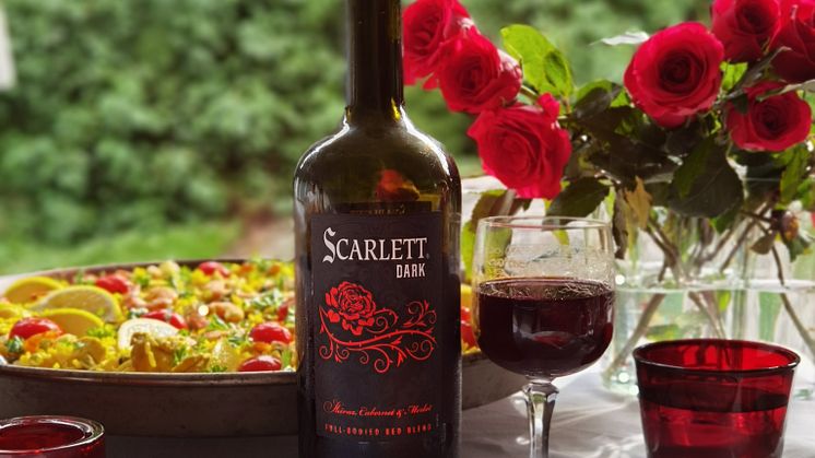 Scarlett Dark image Finland (2) (kopia)