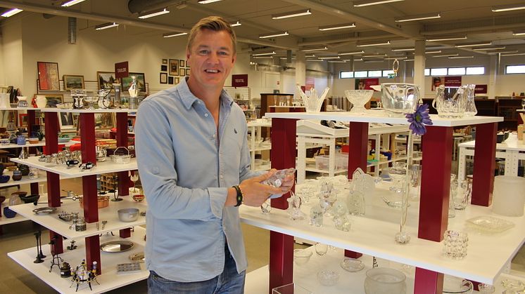 Fotbollsstjärna bidrar med fri arbetskraft 