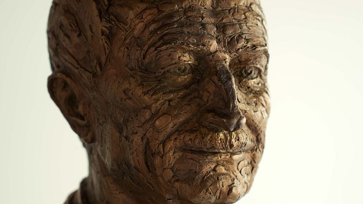 Bronze sculpture "Købmanden" by Nanna Drewes Brøndum