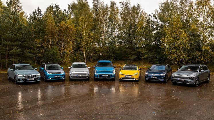 Finalefeltet består af BMW i5, BYD Dolphin, Hyundai Kona, Kia EV9, Toyota Prius, VW ID.7 og XPeng G9. 