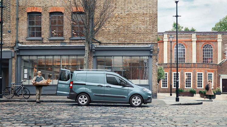 2017 Ford Transit Courier (4)