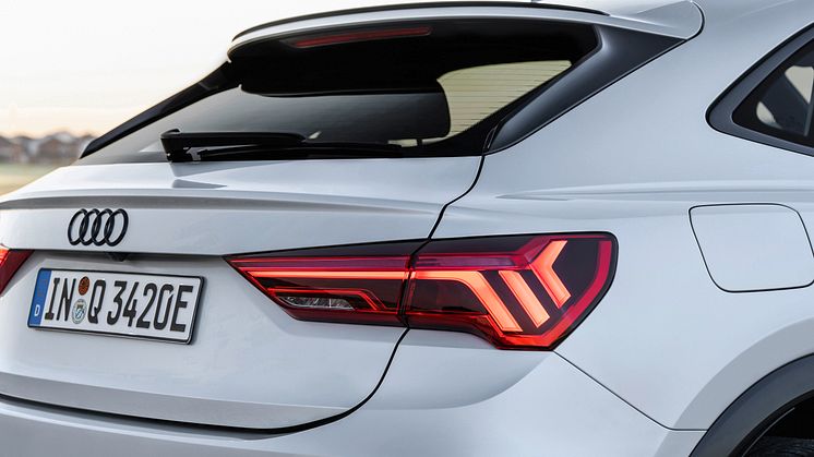 Audi Q3 Sportback 45 TFSI e (Gletsjerhvid)