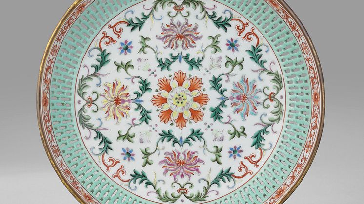 3085, Famille Rose Reticulated Dish 1 175 000 kr