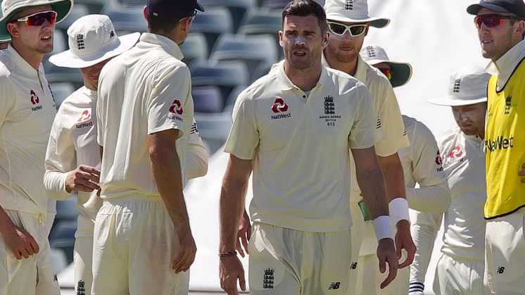 Jimmy Anderson with teammates at the WACA.  IMAGE RESTRICTED TO EDITORIAL USE - STRICTLY NO COMMERCIAL USE (Photo credit should read TONY ASHBY/AFP/Getty Images)