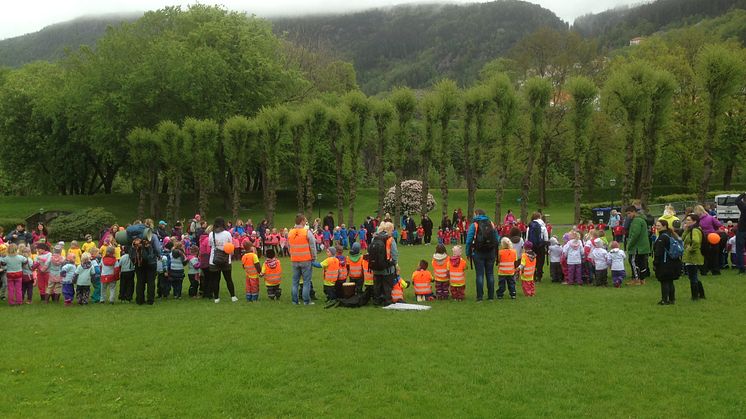 Over 200 barn og voksne var samlet til Kanvas-festival på Bergenshus festning.