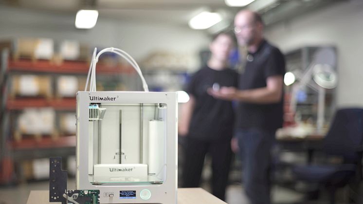Med en 3D-printer skriver vi ut olika mekaniska produktdelar och ser att de fungerar som vi tänkt.