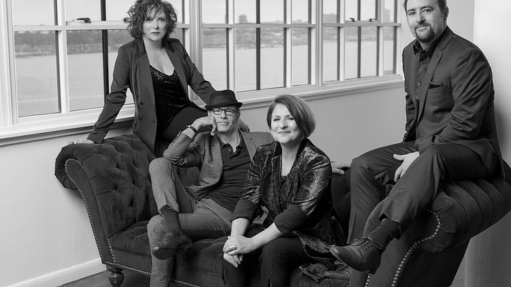 385_The Manhattan Transfer by John Abbott_b&w