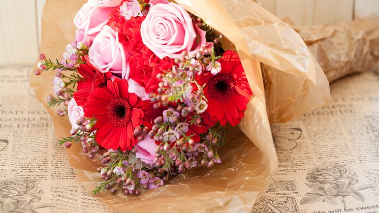 Rosor och Gerbera