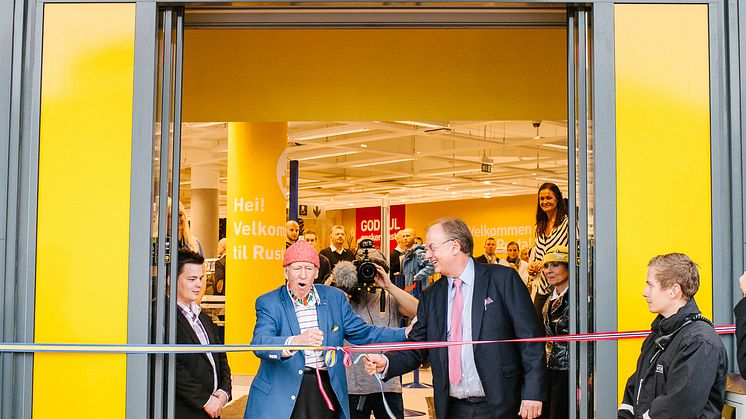 Olav Thon klippet båndet sammen med grunnlegger Anders Forsgren da Rusta...
