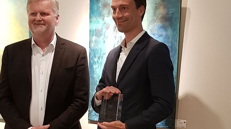 Clas Svensson, Product Manager and Marcus Wiklund, Sales Manager at Green Cargo, receive the Volvo Cars Quality of Excellence Award.
