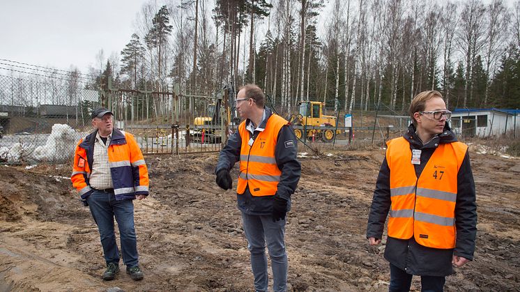 Lars-Göran Rohlén, Orica, diskuterar placering av pelletsanläggningen med Anders Tålsgård och Johan Lagerqvist från Pemco Energi