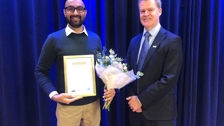 Årets GKN-stipendiat Chamara Kumara tillsammans med Henrik Runnemalm, forskningschef på GKN Aerospace