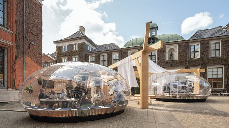 Kenneth Balfelt Team // Johan August, Sowing the Seeds of Love 2022. Installationsview, Sowing the Seeds of Love, Kunsthal Charlottenborg 2022. Foto af David Stjernholm.