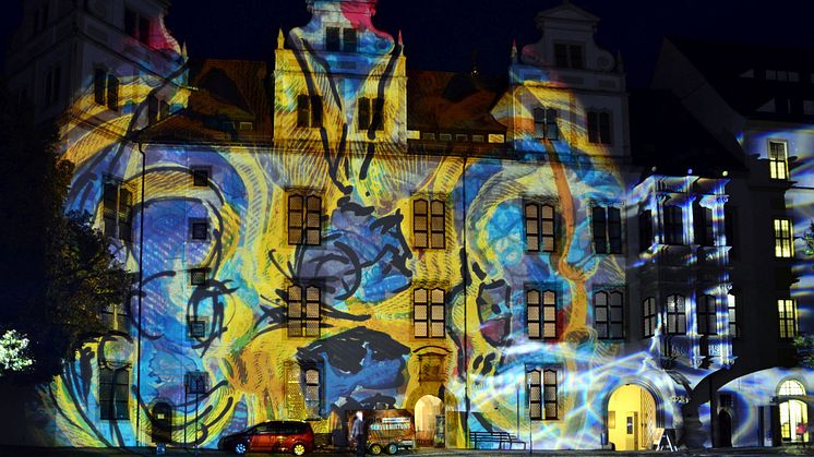 Lichtkunst vom Atelier Ingo Bracke im Schlosshof Torgau