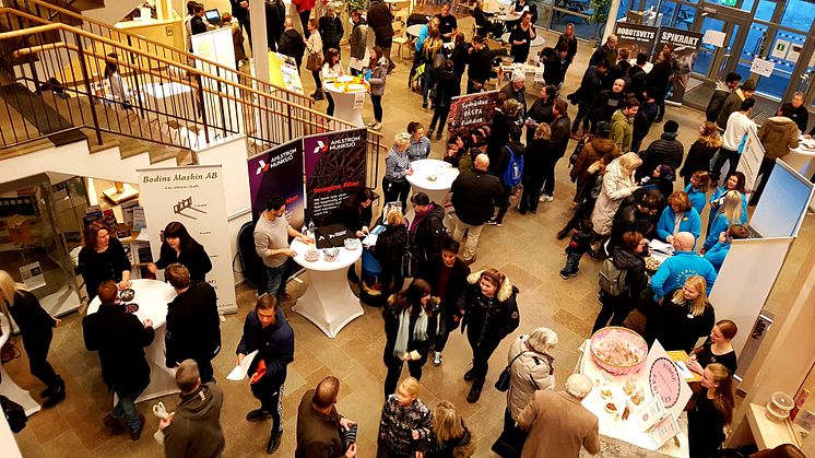 Jobbmässan på Sjöängen 2019 var välbesökt, hundratals personer besökte mässan.