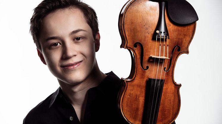 I sommar framträder Johan Dalene i Samuel Barbers violinkonsert på brittiska The Proms. (Foto: Mats Bäcker)