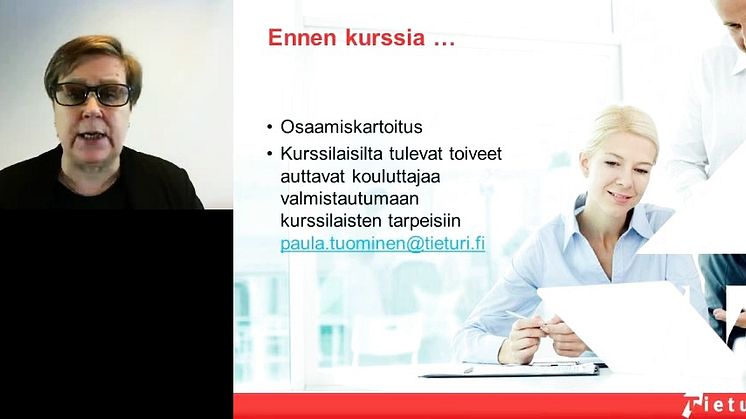 Valmentajaesittelyssä Paula Tuominen
