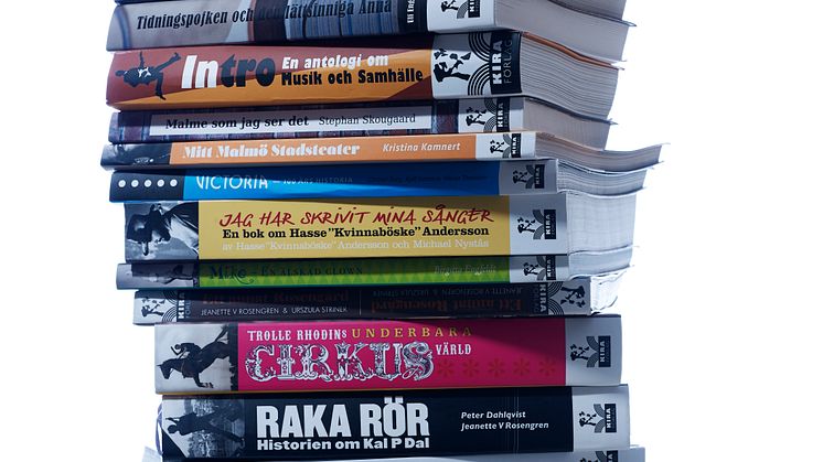 Kira förlag kör ut bokbeställningar till kunder i Malmö