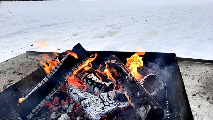 Eld till korvgrillning