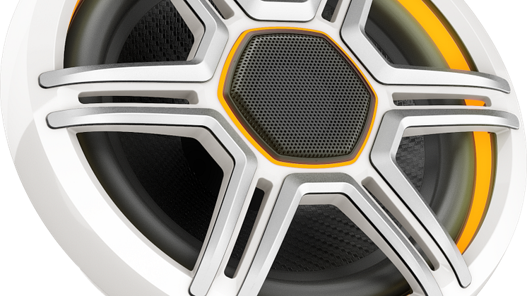 FusionApolloSpeakers_7.7inch_SportsWhite_FrontRight_Oragne.png