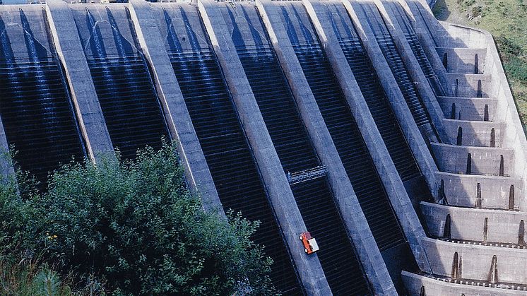 02 - LR_Stunt_Dam_1986