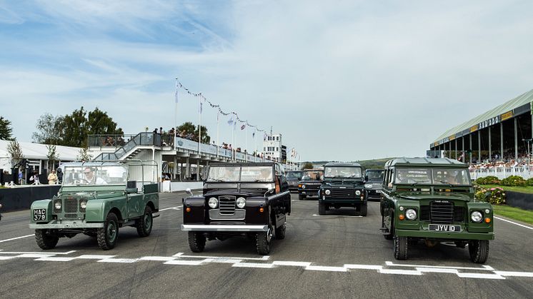 Kongelig JLR køretøjsparade ved Goodwood Revival-festivalen 