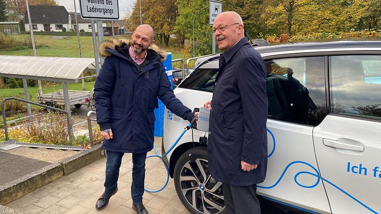 (v.li.): Kommunalbetreuer Daniel Schaefer und Amtsvorsteher Jörg Wrage
