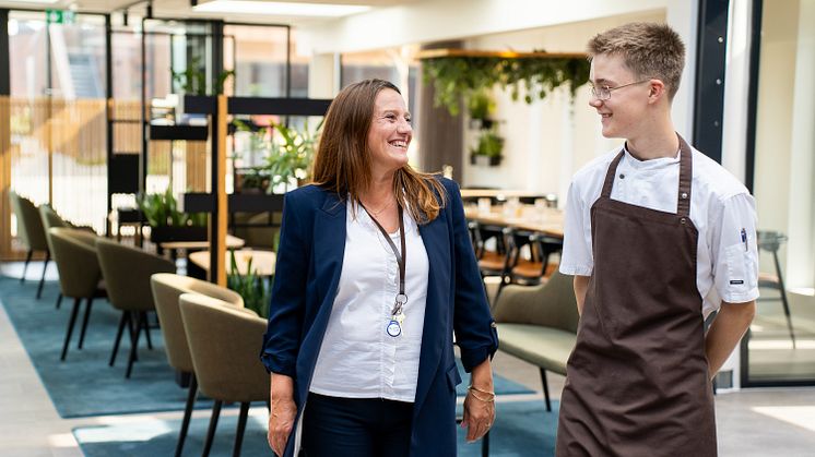 Hotel- og restaurationsbranchen oplever markant mangel på elever – modsat slår HimmerLand rekord med 21 elever