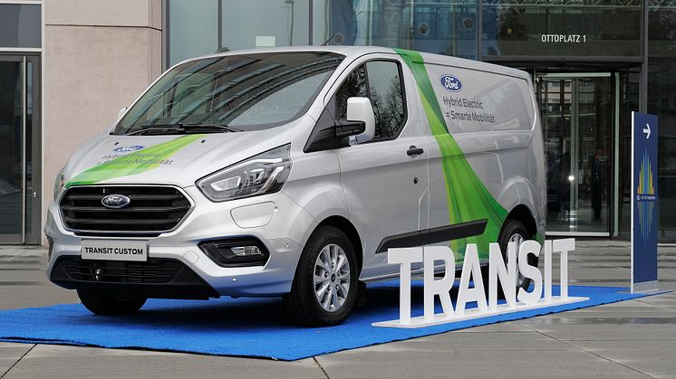 Ford setzt in Zusammenarbeit mit der Stadt Köln eine Flotte von zehn Ford Transit Plug-in Hybrid-Fahrzeugen (PHEV) zur Erprobung in urbanen Gebieten ein 