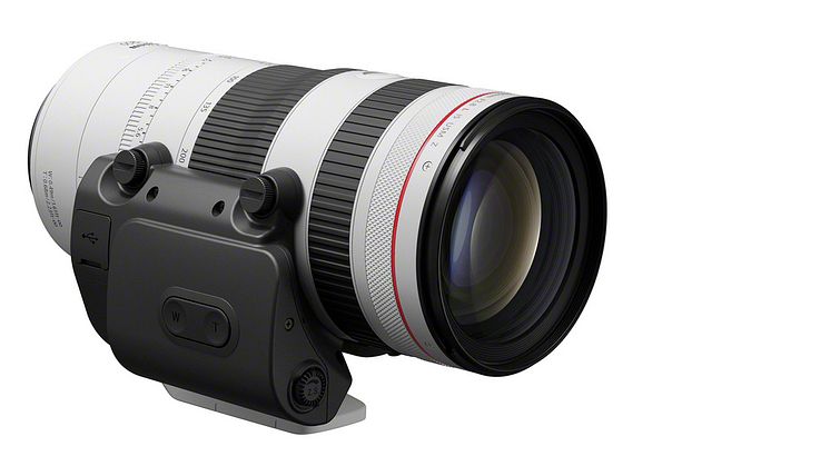 21_Canon RF 70-200mm F2.8L IS USM Z_WH_FrontSlant_R__RF24-105_tripod.jpg