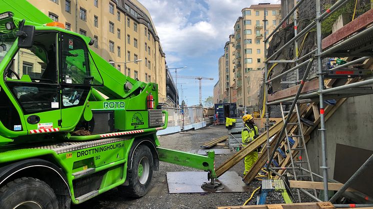 Drottningholms Merlo Roto 40.30 DuoPower vid Slussen i Stockholm.