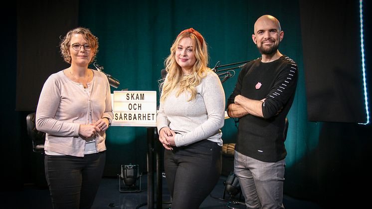 Podd-teamet består av Pernilla Eklund, terapeut, lärare och författare, Johanna Lindhult, pastor, sexologstudent och projektledare på Starta Om och Christian Edlund. pastor, lärare och samtalssamorndare på Starta Om, Frälsningsarmén.