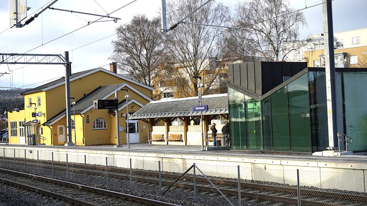 Ambisjonen har vært å gi Sørumsand stasjon et løft med spesifikt fokus på god lesbarhet, trygghet og anvendbarhet. Foto: Stig Ervland Lillestrøm kommune.
