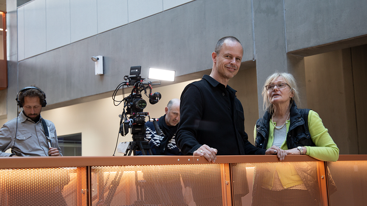 Mattias Lind från White arkitekter berättar om tankarna bakom Selma Lagerlöfs Centers arkitektur i TV-programmet Metropolis som sänds i flera europeiska länder.