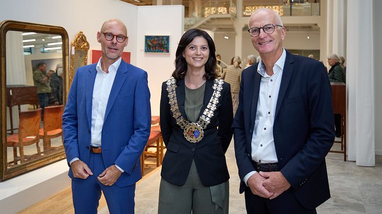 Bruun Rasmussens CEO Jakob Dupont, Lyngbys borgmester Sofia Osmani og direktør for PensionDanmark Ejendomme Marius Møller var hovedtalerne ved åbningen af Bruun Rasmussens nye hovedsæde i Lyngby. 