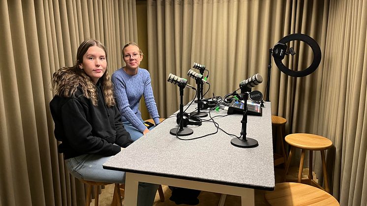 Det är kanske dags att börja fråga hur det är att vara kille i transportbranschen”, säger lastbilschaufförerna Moa Lindell och Victoria Johansson i första avsnittet av TYAs nya podd.