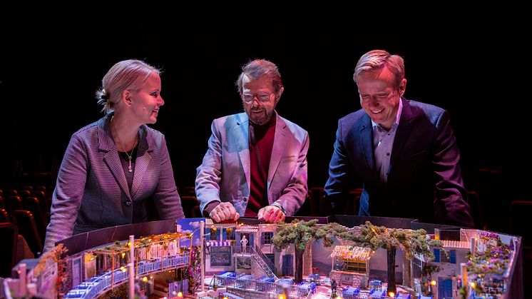 Tina Resch och Andreas Andersen från Liseberg tillsammans med Björn Ulvaeus på Rondo