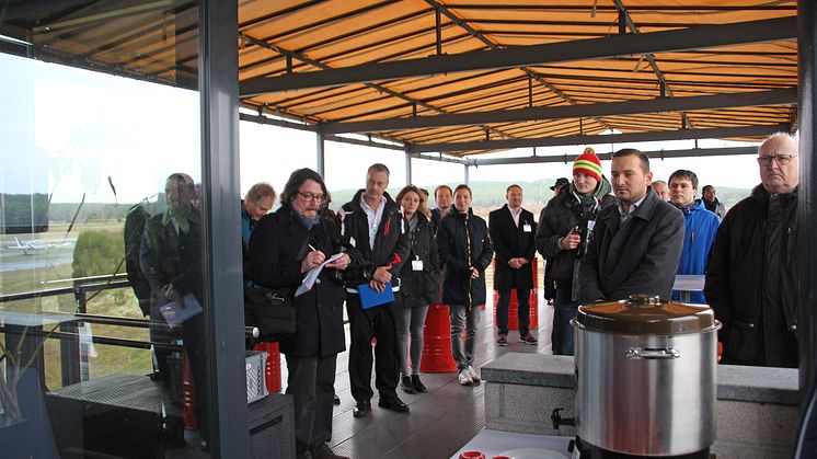 Erstes Forschungs- und Schulungsflugzeug auf dem Flugplatz Schönhagen an die Technische Hochschule Wildau übergeben