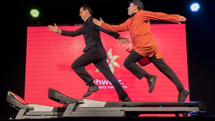 Das Komikerduo Lapsus (Peter Winkler links und rechts Christian Höhener) während der Show der Grüezi Deutschland Tour.